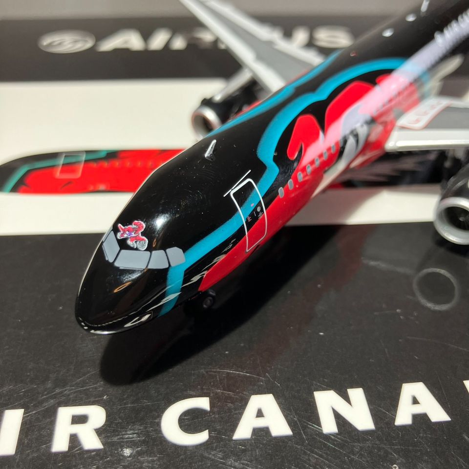 1/200 Phoenix (PH2ACA038) Air Canada Airbus A320-211 (C-FDSN) Raptors (Limited Edition)