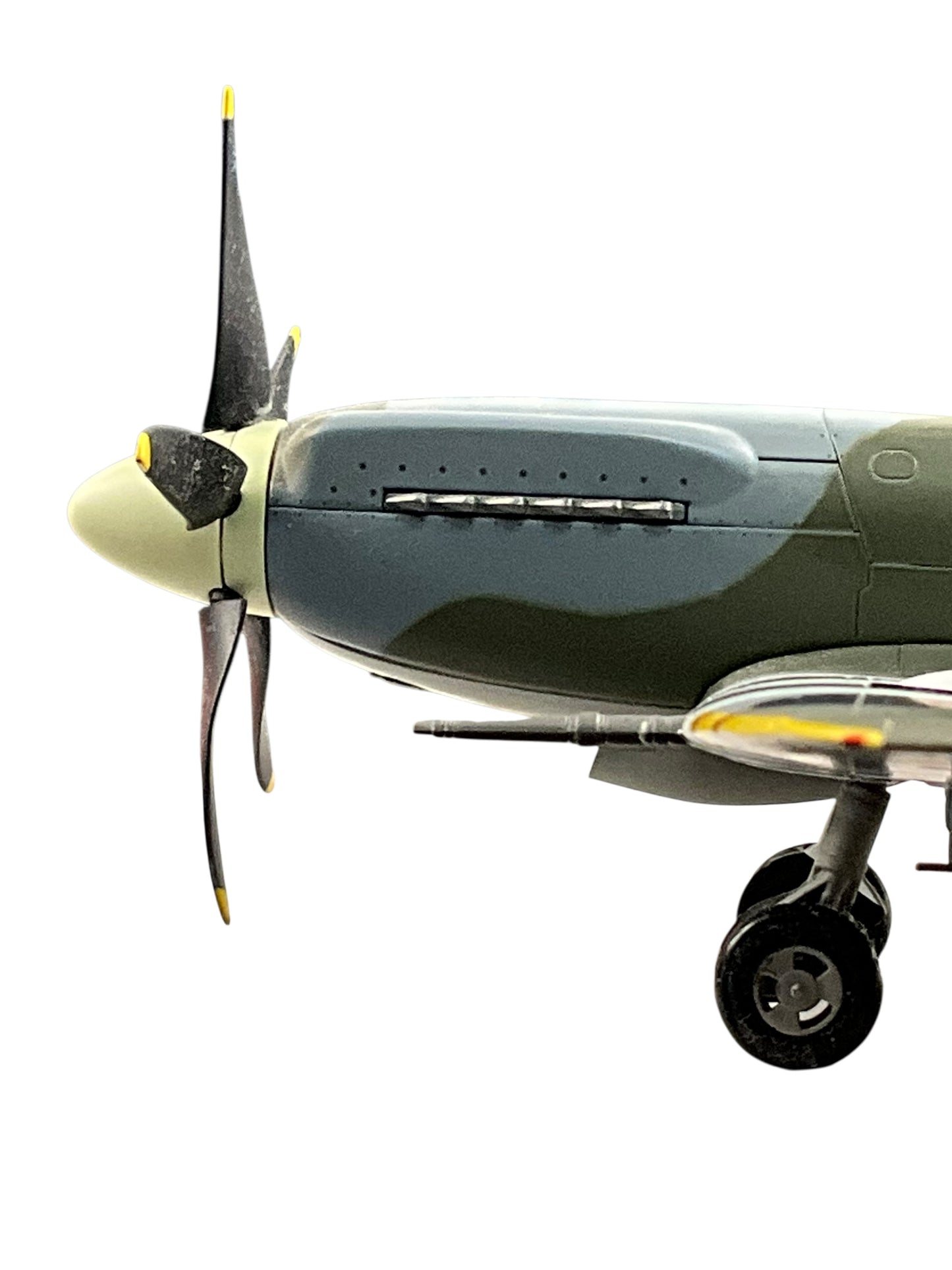 1/48 Hobbymaster (HA7103) Supermarine Spitfire Mk.XIV (RM656 / DL+F) flown by French pilot Jean Marie Maridor (4 kills & 11 V1's) 91 Sqdn R.A.F. Aug.3 1944 (Limited Edition of 1751)