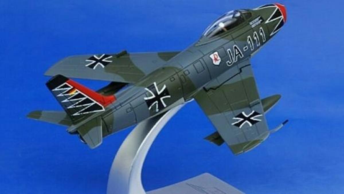 1/72 CORGI (AA35816) CANADAIR CL13 SABRE MK-6 (JA-111) DEUTCHE BUNDES LUFTWAFFE 1-STAFFEL JG-71 " RICHTHOFEN " Oberst Erich HARTMANN (ACE-of-ACES with 352 KILLS) 1963 (LIMITED EDITION of 1100)