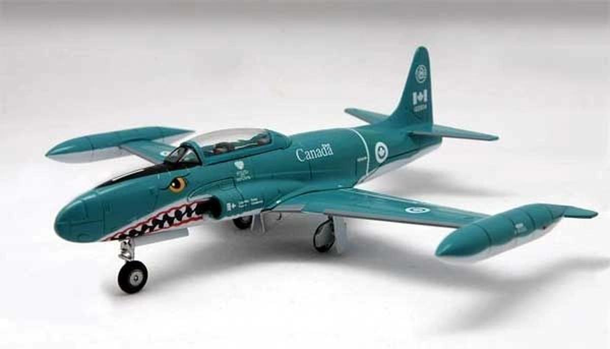 1/72 FALCON-MODELS (FA722011) CANADAIR CT-133 SILVER-STAR (133304) " MAKO-SHARK " C.A.F. VU32 DISBANDMENT 1992 (LIMITED EDITION)