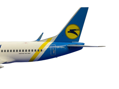 Ukrainian International Airlines Boeing 737-300 JC Wings 1:200 Scale Die Cast Model NIB