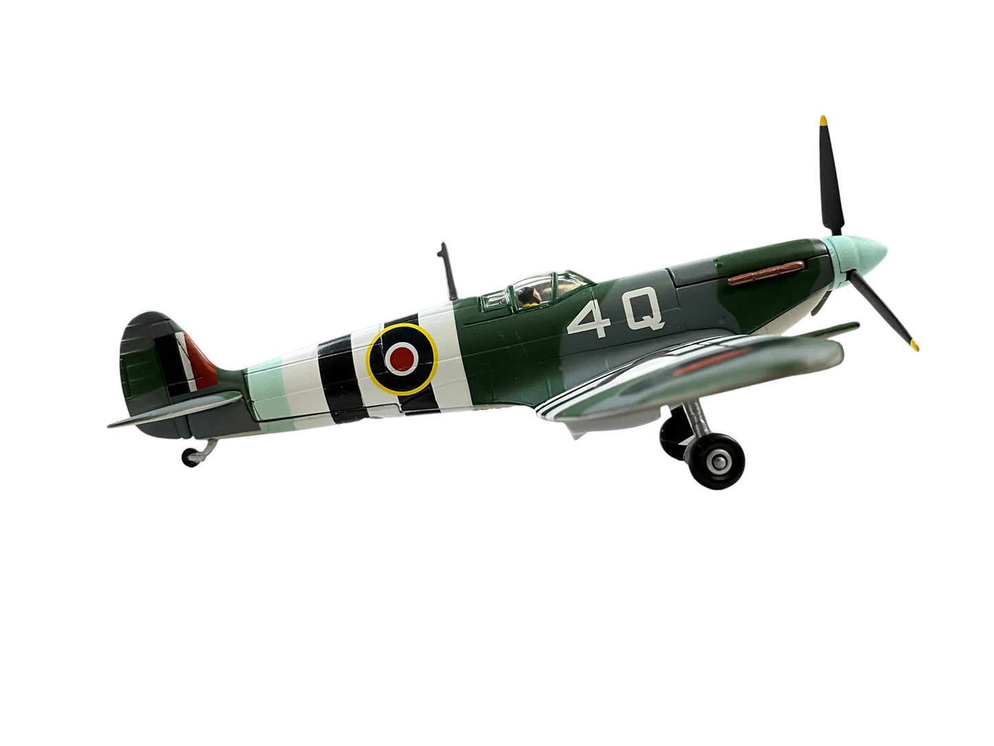 1/72 Corgi (AA31906) Supermarine Spitfire MK.VB (4Q) "D-Day 60th Anniversary" Normandy June 1944, VCS-7 (Cruiser Scouting Sqdn) U.S. Navy (Limited Edition #6147 of Only 7100) 2004 Release