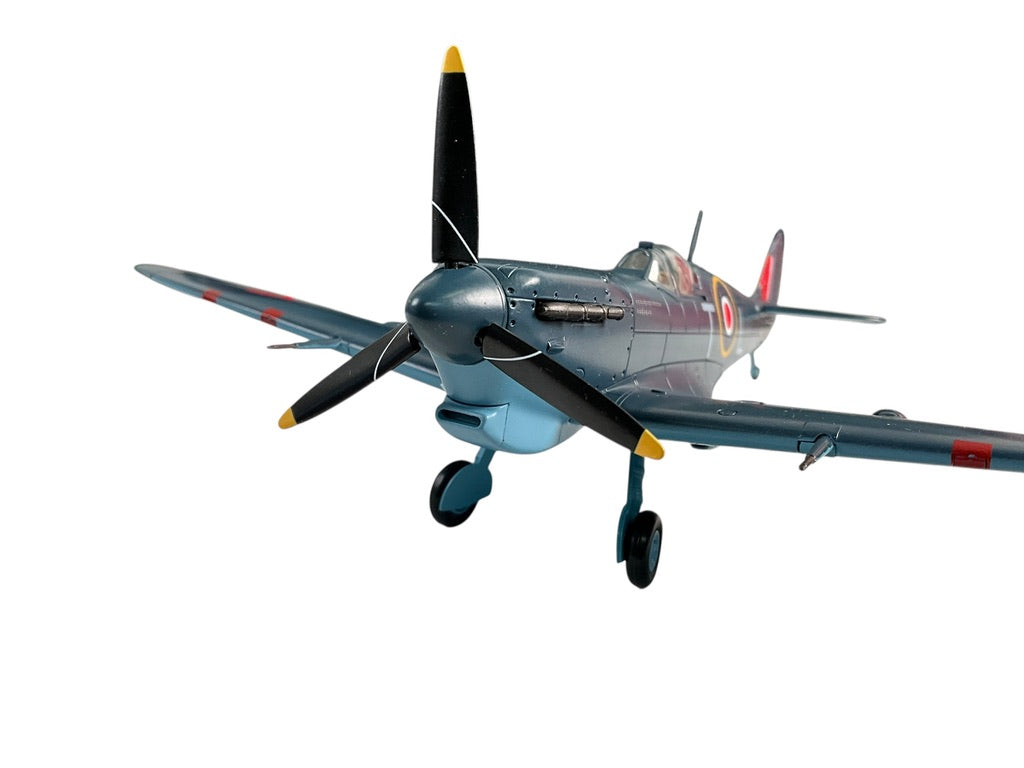 1/48 Hobbymaster (HA7864) Supermarine Spitfire Mk.Vb Trop (EP706 / T+L) flown by R.C.A.F. Ace Geoege "Buzz" Beurling Malta 1942 No. 249 Sqn R.A.F. (Limited Edition)