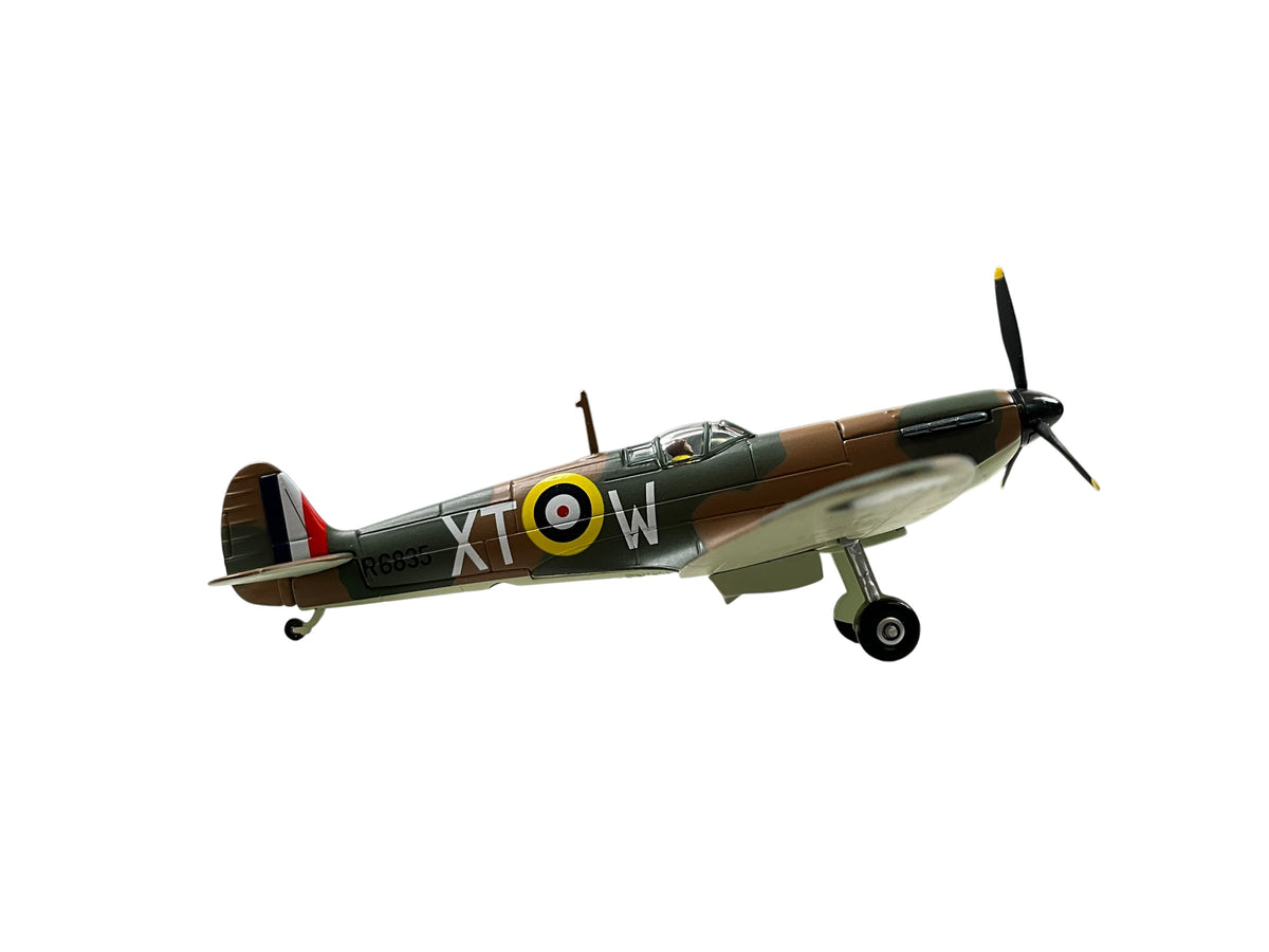 1/72 Corgi (49004) Supermarine Spitfire Mk.1 (R6835 / XT-W) flown by Flg.Off. Brian Carbury (N.Z. Ace 15+1/2 Kills) No.603 Sqdn. R.A.F. (Limited Edition) 2000 Release