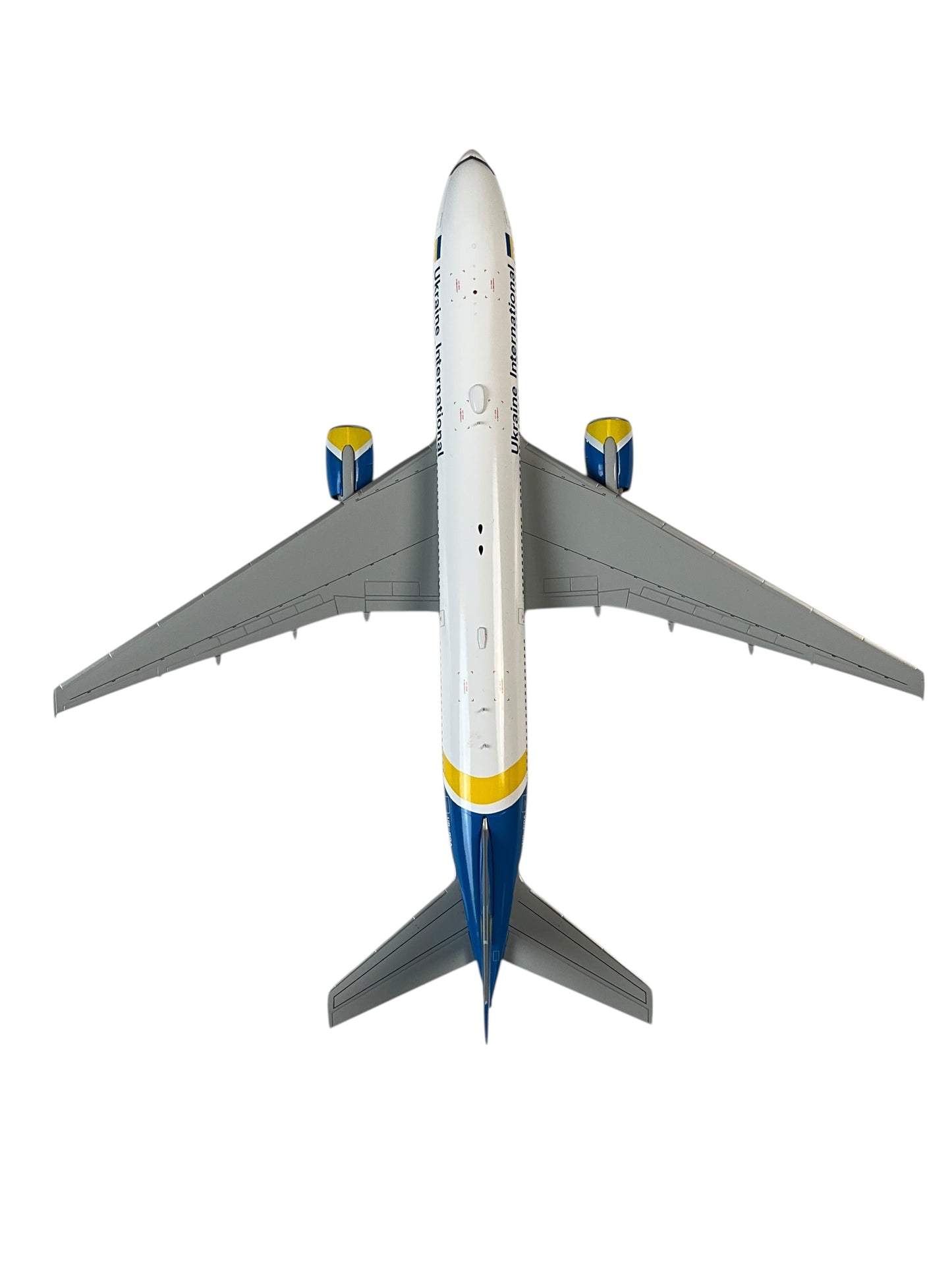 1/200 JC Wings (LH2AUI120) Boeing B777-200ER (UR-GOA) Ukraine International Airlines (Limited Edition) 2018 Release