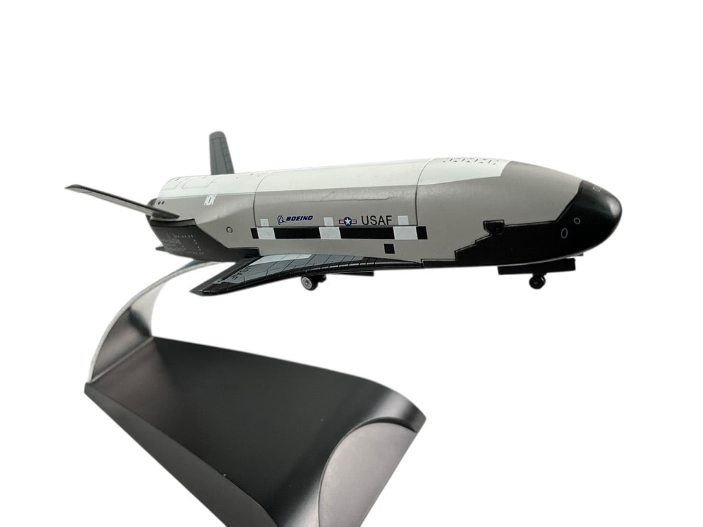 1/72 Dragon Wings (50377-03) Boeing X-37B Orbital Test Vehicle (OTV) Vandenberg AFB 03-12-2010 N.A.S.A./U.S.A.F. (Limited Edition)