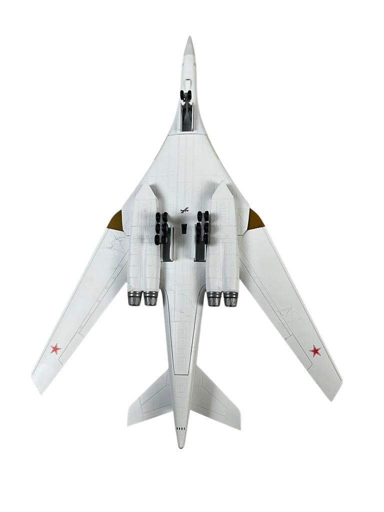 1/200 Herpa (558758) Tupolev TU-160 Blackjack "White Swan" (Red 33) Pryluky AB, 184th Heavy Bomber Aerial Regiment (184 GvTBAP) Soviet Air Force (limited Edition)