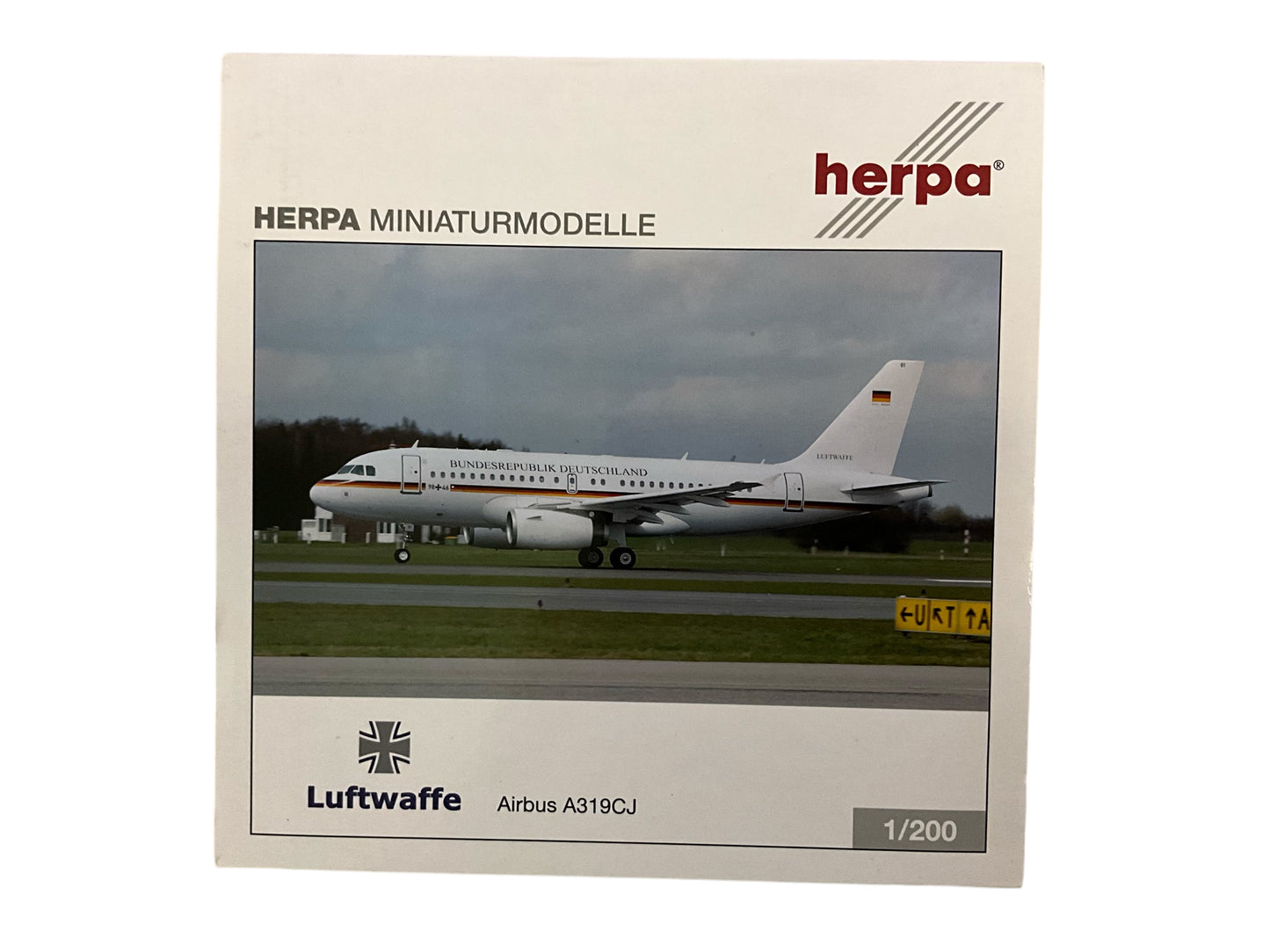 1/200 Herpa (HE553421) AIRBUS A319CJ (15-01) Flugbereitschaft - Deutsche Bundes Luftwaffe