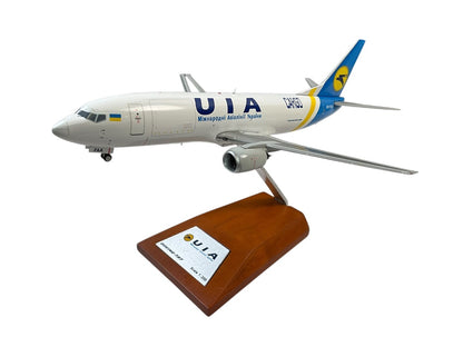 1/200 JC Wings (XX2692) B737-300F (UR-FAA) UIA "Cargo" - Ukraine International Airlines (Limited Edition)