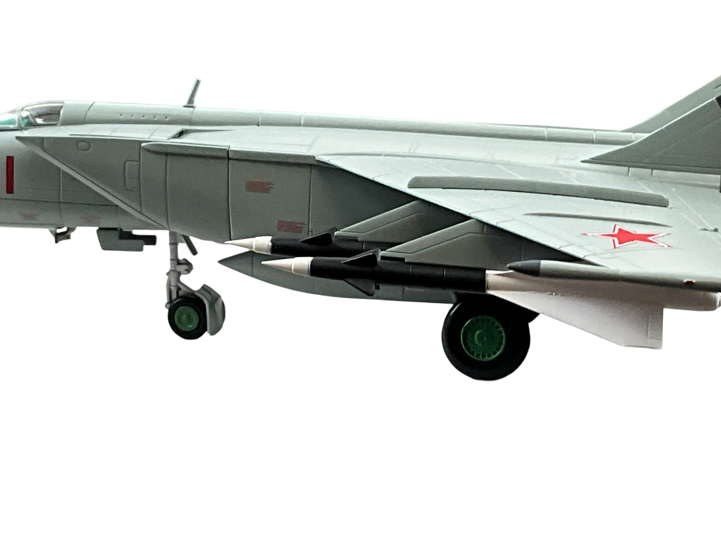 1/72 HobbyMaster (HA5601) Mikoyan MiG25P Foxbat (Red 31) flown by Lt. (Sg.) V. Belenko defection to  Hakodate, Japan 1976 513th Fighter Rgt, 11th Air Army, Soviet Air Force (Limited Edition) 2017 Release