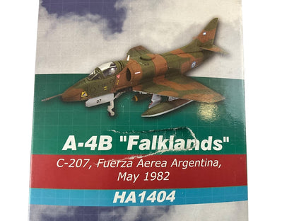 1/72 HobbyMaster (HA1404) Douglas A4B Skyhawk (C-207) "Falklands" May 1982, Fuerza Aerea Argentina (Limited Edition)
