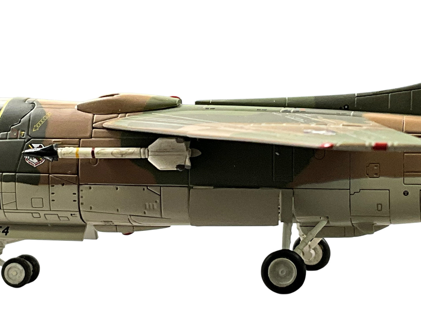 1/72 Century Wings (686250) Vought Corsair II A7D (MB71-0354) 1972 Korat R.T.A.F.B. Thailand 353rd TFS 354th TFW U.S.A.F. (Limited Edition of 1500)