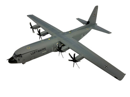 1/200 Herpa (572194) Lockheed Martin C130J-30 Super Hercules (55-01) Deutsch Bundes Luftwaffe (Limited Edition)