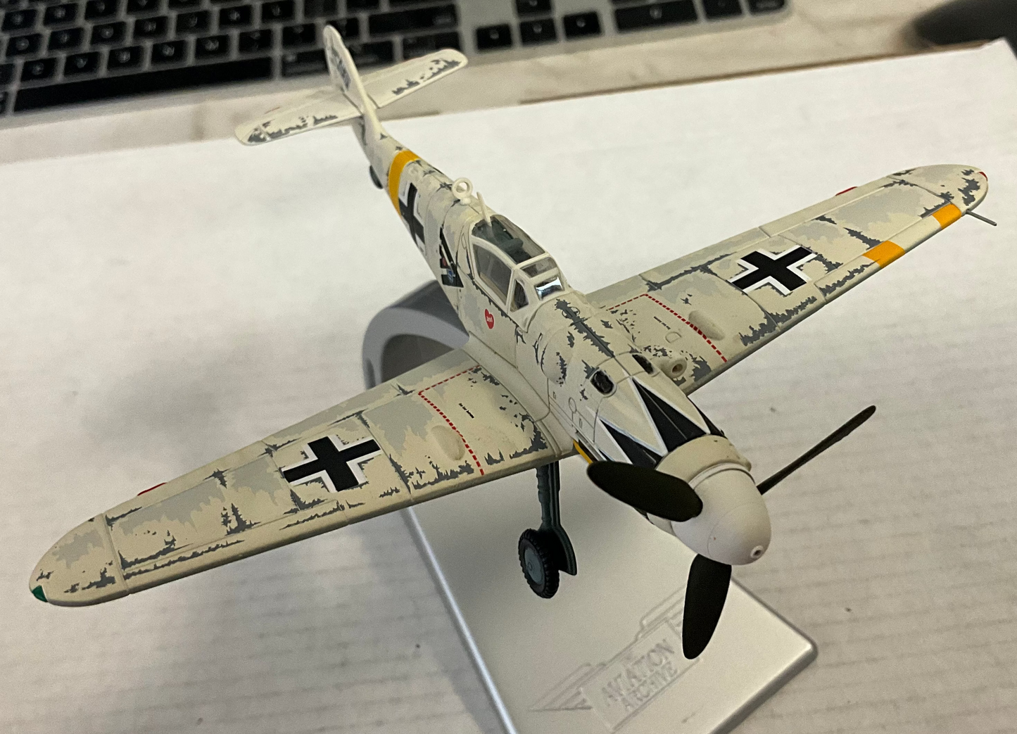 1/72 Corgi (AA27101) Messerschmitt Bf109G-6 White Winter Camo, flown by Erich Hartmann ("Ace of ALL Time" with 352 Kills) Hungary 1945, Kommandeur 1/JG53 Drittes Reich Luftwaffe (Limited Edition #1831 of Only 2000) 2013 Release