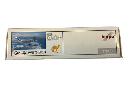 1/200 Herpa (550765) Douglas C47 (DC3) Dakota (2934087) Camel Caravan to Berlin U.S.A.F. (Limited Edition)