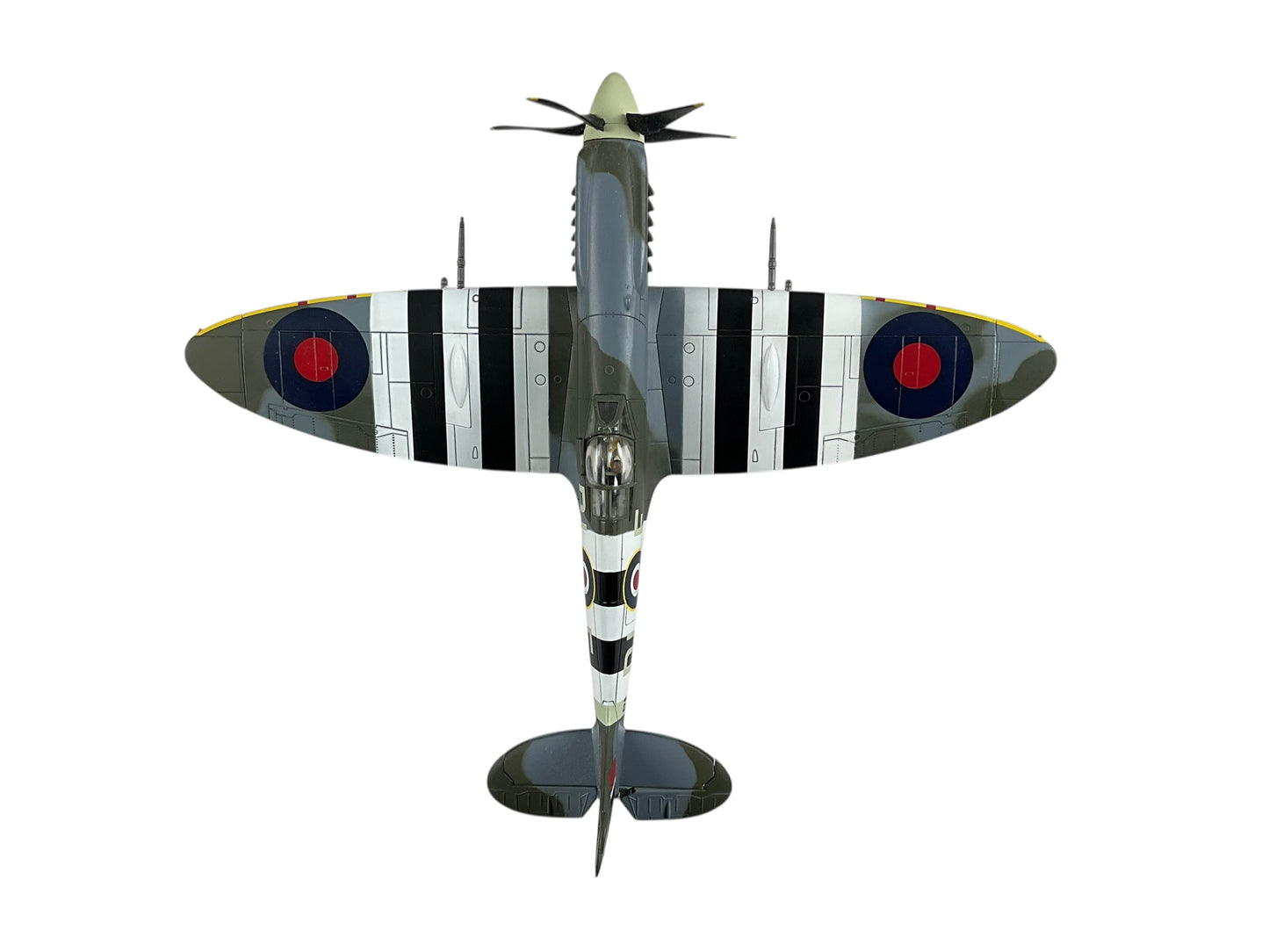1/48 Hobbymaster (HA7103) Supermarine Spitfire Mk.XIV (RM656 / DL+F) flown by French pilot Jean Marie Maridor (4 kills & 11 V1's) 91 Sqdn R.A.F. Aug.3 1944 (Limited Edition of 1751)