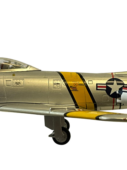 1/200 HobbyMaster (HA4313) North American F86F Sabre (FU958) "the Paper Tiger" flown by Captain Harold E. Fischer (10 Kills) 39th FS, U.S.A.F. Suwon AB, South Korea 1953 (limited Edition of Only 600)