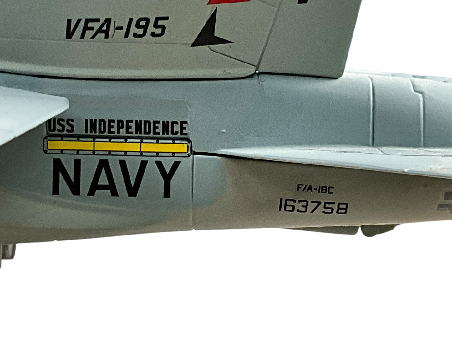 1/48 Armour/Franklin Mint (Art.98017 / B11B200) McDonnell Douglas F18C Hornet (400 / 163758) "Chippy Ho" USS Independence VFA-195 "Dam Busters" 1943-1995 U.S.Navy (Limited Edition)