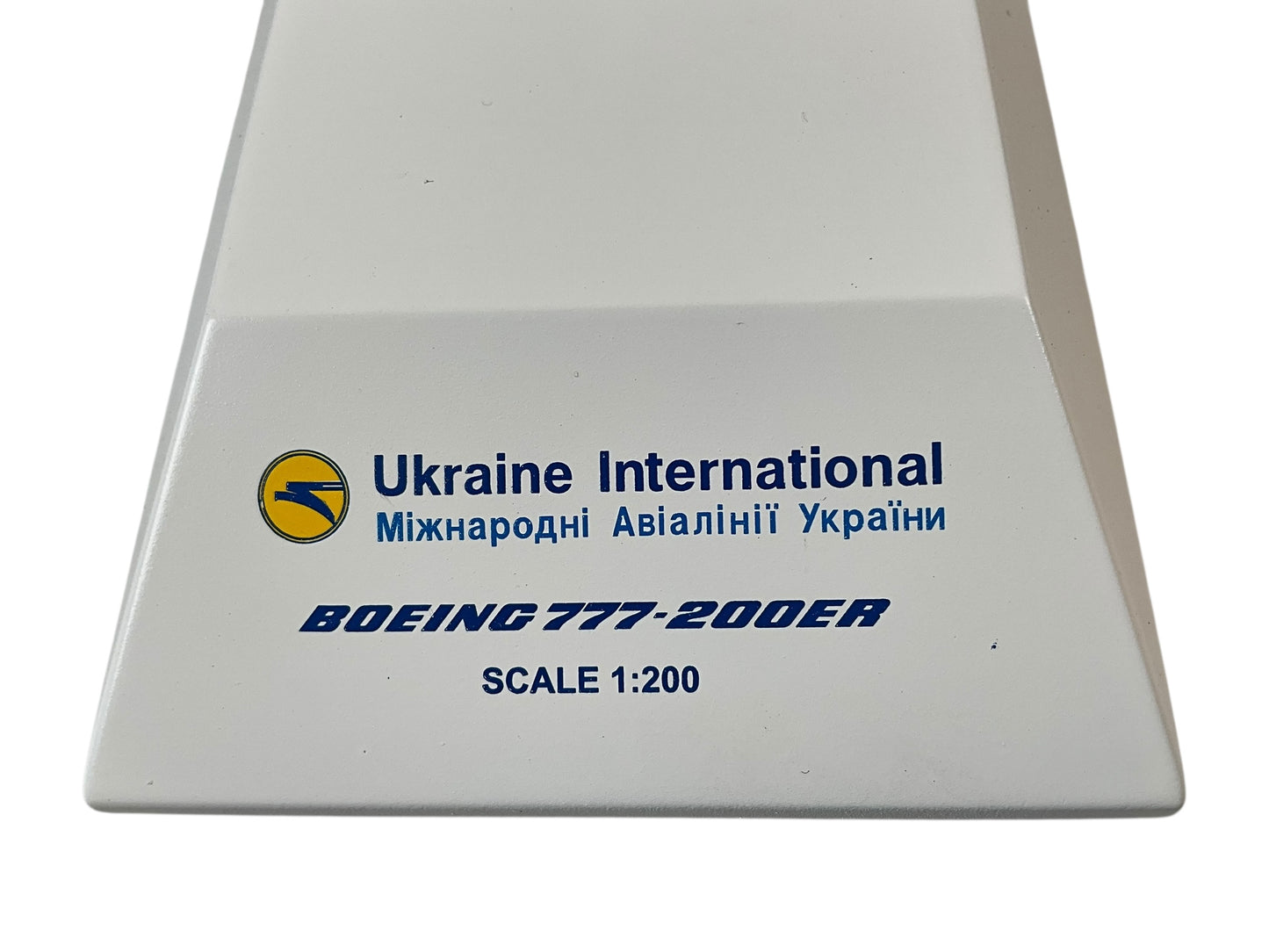 1/200 JC Wings (LH2AUI120) Boeing B777-200ER (UR-GOA) Ukraine International Airlines (Limited Edition) 2018 Release
