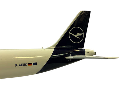 1/200 (Inflight200) J-Fox (JF-A321-025) Airbus A321-200 (D-AEUC) "Hello Europe" 7th Livery Lufthansa Cargo (Limited Edition)