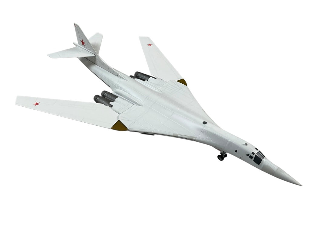 1/200 Herpa (558758) Tupolev TU-160 Blackjack "White Swan" (Red 33) Pryluky AB, 184th Heavy Bomber Aerial Regiment (184 GvTBAP) Soviet Air Force (limited Edition)