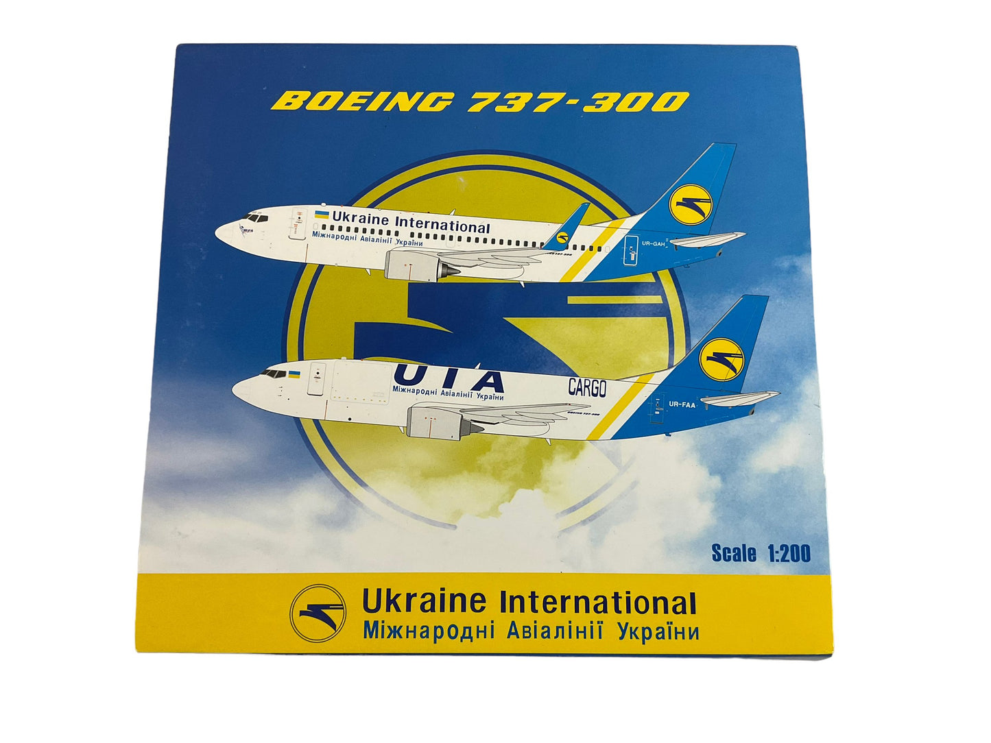 Ukrainian International Airlines Boeing 737-300 JC Wings 1:200 Scale Die Cast Model NIB