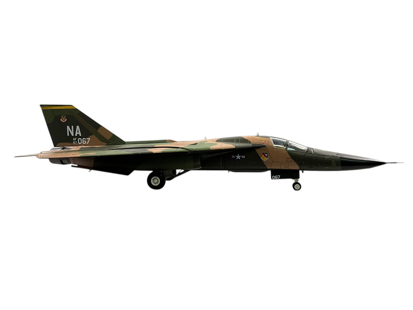 1/72 Hobbymaster (HA3025) General Dynamics F111 Aardvark (67-0067) Thailand, 1970, 474th TFW, 429th TFS, USAF (Limited Edition of Only 800)