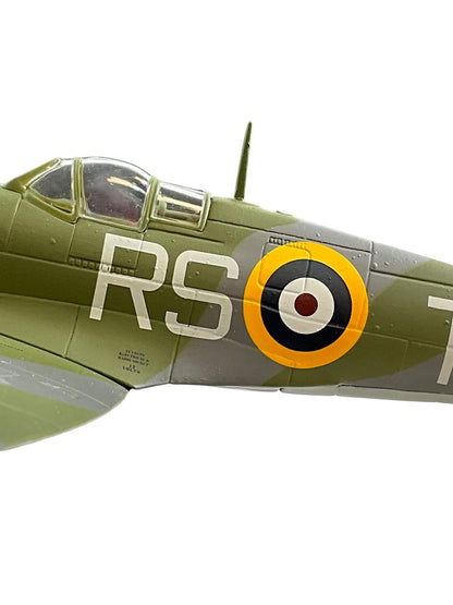 1/48 Armour/Franklin Mint (98160) Supermarine Spitfire MK.V (RS+T) flown by WWII Ace W/C R.S. Tuck 124 Sqdn R.A.F. (Limited Edition)