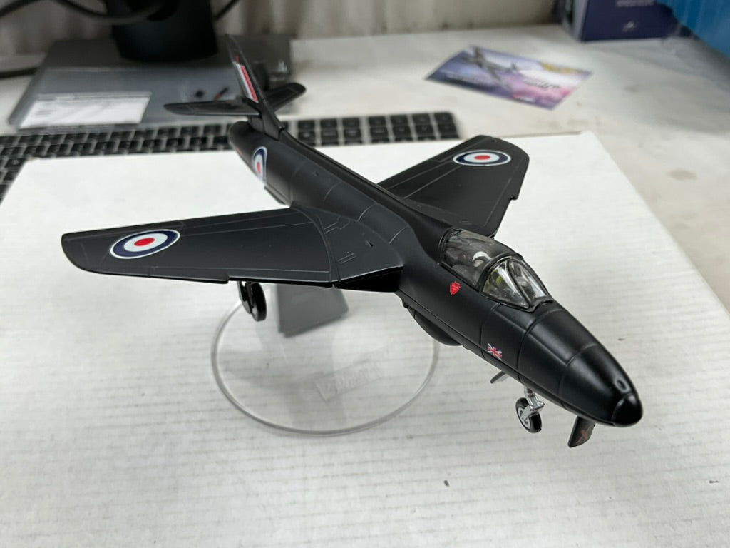 1/72 Corgi (AA49802) Hawker Hunter F Mk.6 (XF506/X) flown by S/L Peter A.Latham A.F.C. "Black Arrows" 1956-1961 No.111 Sqdn R.A.F. (Limited Edition #2790 of Only 6800) 2000 Release