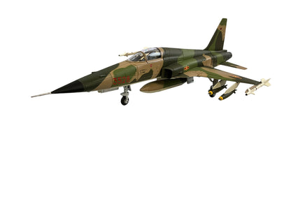 1/72 HobbyMaster (HA3327) Northrop F5E Tiger II (Red 3528) 935th Fighter Regiment, Vietnam People's Air Force late 1970's (Limited Edition)