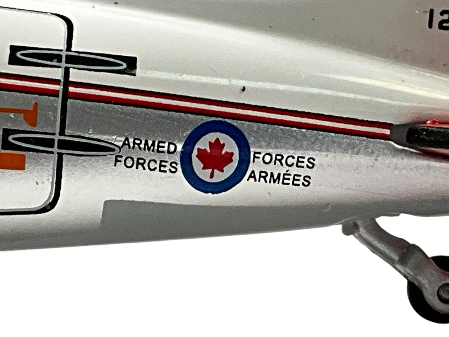 1/200 Inflight200 (IFDC3RCAF33) Douglas C47 (DC3) Dakota (12933) 1980's "Polished Aluminum, White & Day Glo Lightning Bolt Livery" Canadian Armed Forces (Limited Edition of ONLY 180) 2026 Release