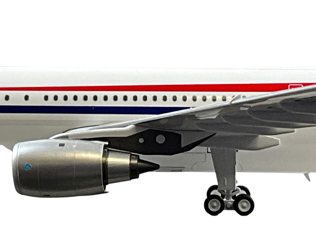 1/200 Inflight200 (IF300WD0225) Airbus A300B4-203 (C-GIZL) "Herbert Kollich Kenyon", with Painted "Grey" Belly, Wardair Canada (Limited Edition of Only 144)