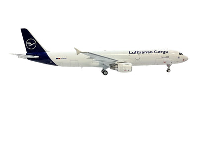 1/200 (Inflight200) J-Fox (JF-A321-025) Airbus A321-200 (D-AEUC) "Hello Europe" 7th Livery Lufthansa Cargo (Limited Edition)