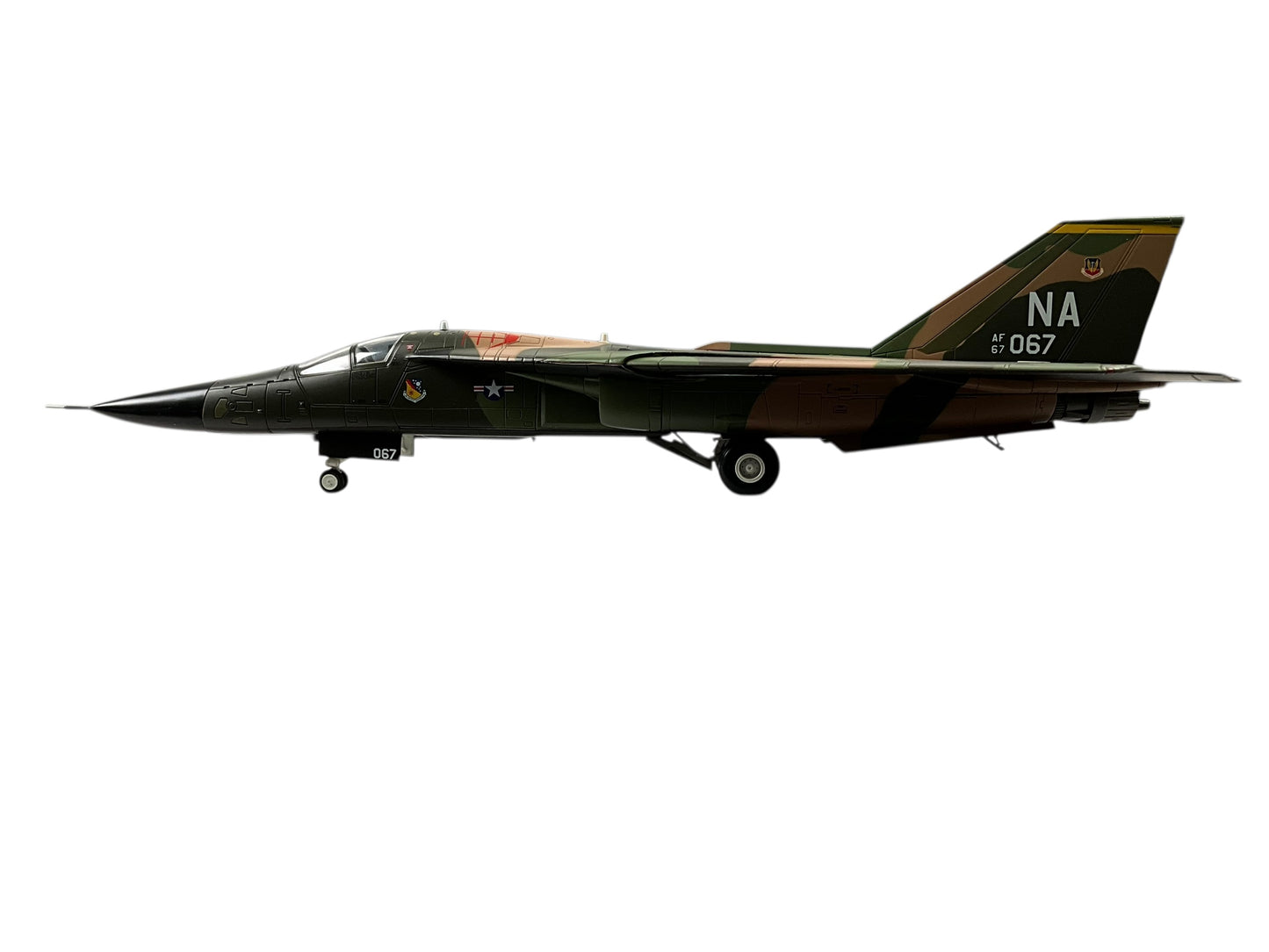 1/72 Hobbymaster (HA3025) General Dynamics F111 Aardvark (67-0067) Thailand, 1970, 474th TFW, 429th TFS, USAF (Limited Edition of Only 800)