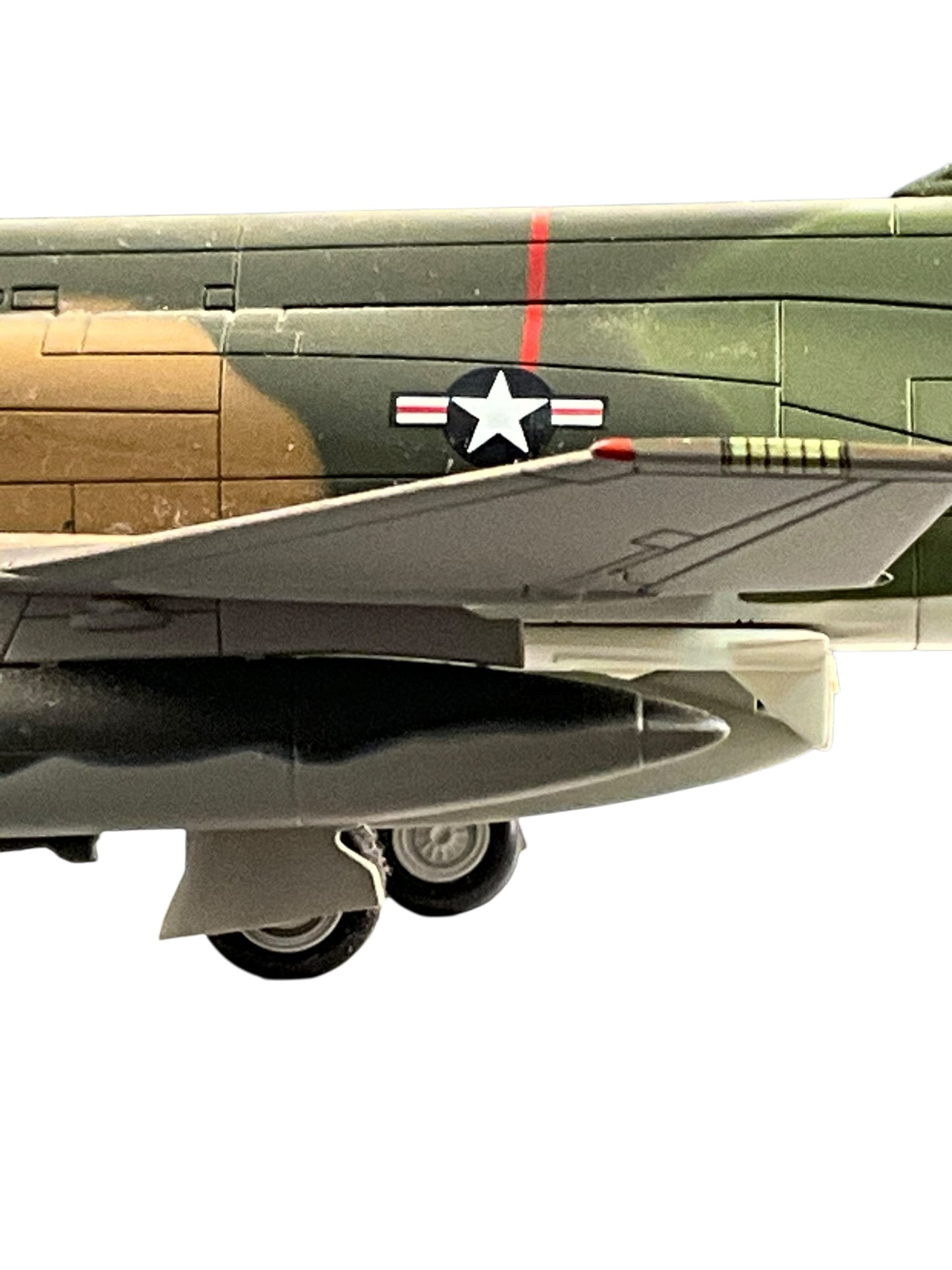 1/72 Hobbymaster (HA1901) MacDonnell Douglas F4D Phantom II flown by 1/72 Hobbymaster (HA1901) MacDonnell Douglas F4D Phantom II (66-7463) flown by Richard S. Ritchie Udorn RTAFB, Thailand 1972, 555th TFS, 432nd TRW, U.S.A.F. (Limited Edition Only 2204)