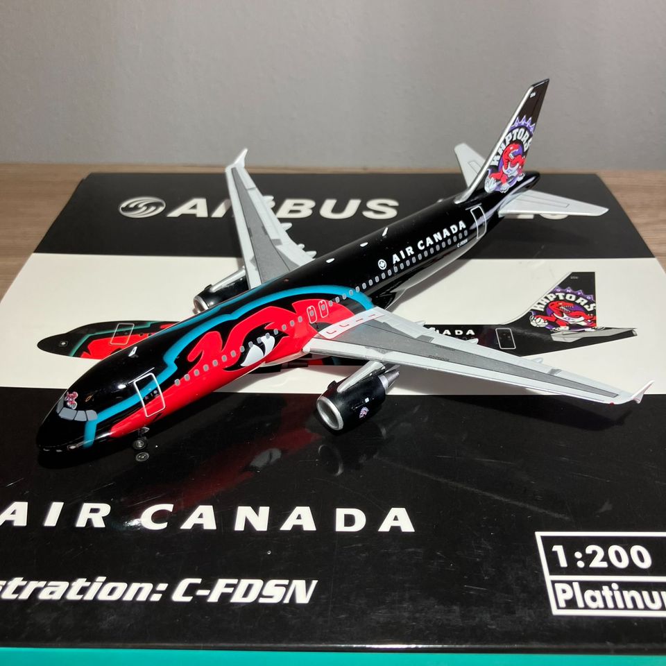 1/200 Phoenix (PH2ACA038) Air Canada Airbus A320-211 (C-FDSN) Raptors (Limited Edition)