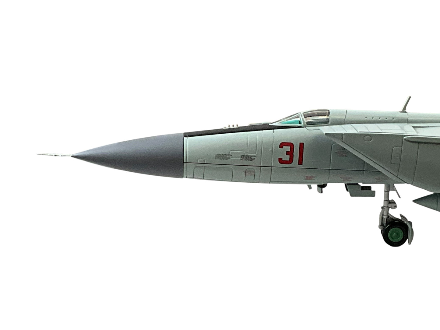 1/72 HobbyMaster (HA5601) Mikoyan MiG25P Foxbat (Red 31) flown by Lt. (Sg.) V. Belenko defection to  Hakodate, Japan 1976 513th Fighter Rgt, 11th Air Army, Soviet Air Force (Limited Edition) 2017 Release