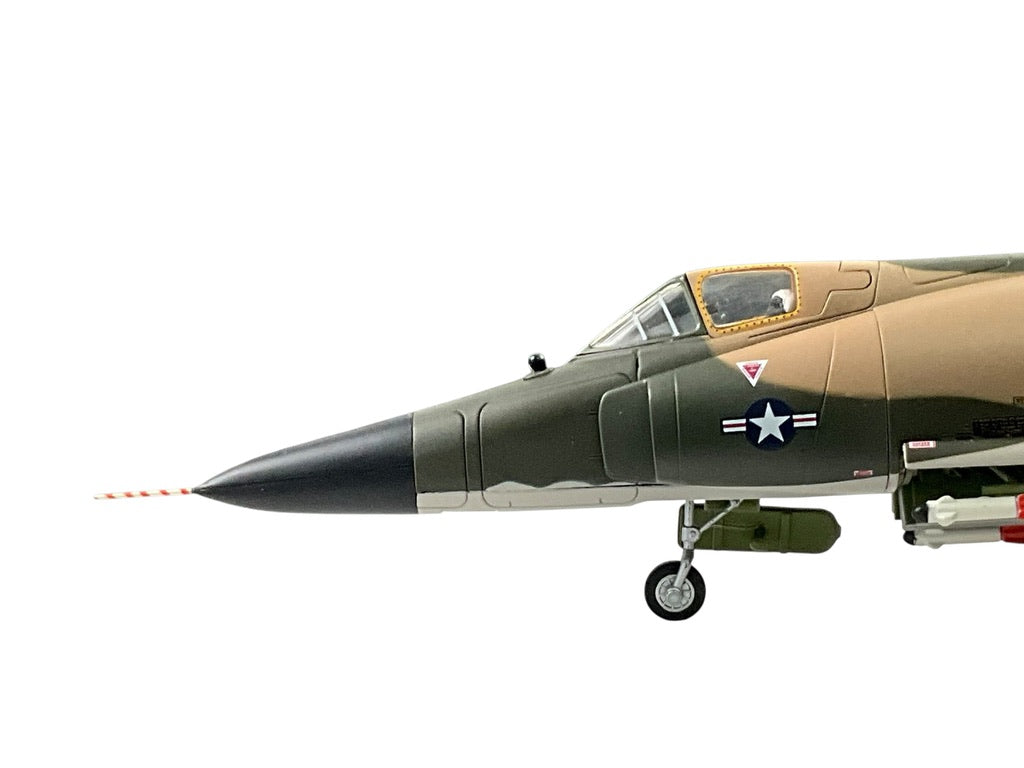 1/72 Hobbymaster (HA3102) Convair F102A Delta Dagger (56-1444) Da Nang AFB, South Vietnam 1968, 509th FIS 405th FW, U.S.A.F. (Limited Edition) 2011 Release