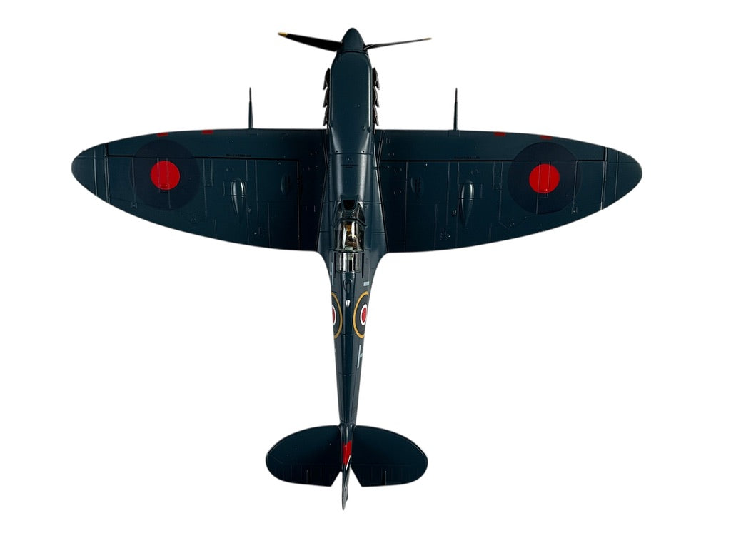 1/48 Hobbymaster (HA7864) Supermarine Spitfire Mk.Vb Trop (EP706 / T+L) flown by R.C.A.F. Ace Geoege "Buzz" Beurling Malta 1942 No. 249 Sqn R.A.F. (Limited Edition)