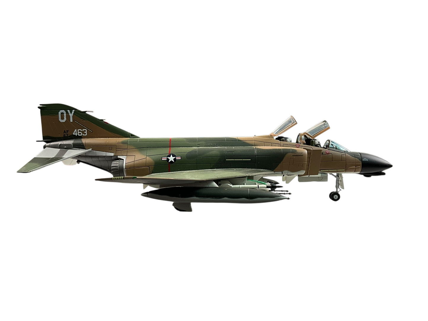 1/72 Hobbymaster (HA1901) MacDonnell Douglas F4D Phantom II flown by 1/72 Hobbymaster (HA1901) MacDonnell Douglas F4D Phantom II (66-7463) flown by Richard S. Ritchie Udorn RTAFB, Thailand 1972, 555th TFS, 432nd TRW, U.S.A.F. (Limited Edition Only 2204)