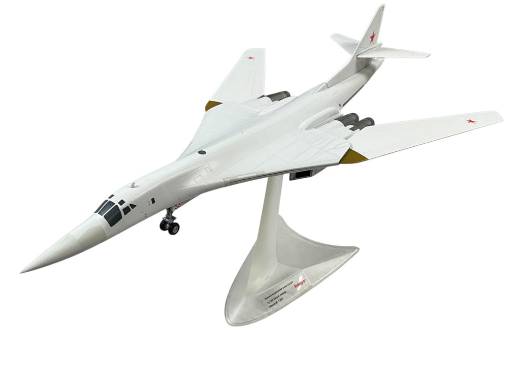 1/200 Herpa (558758) Tupolev TU-160 Blackjack "White Swan" (Red 33) Pryluky AB, 184th Heavy Bomber Aerial Regiment (184 GvTBAP) Soviet Air Force (limited Edition)