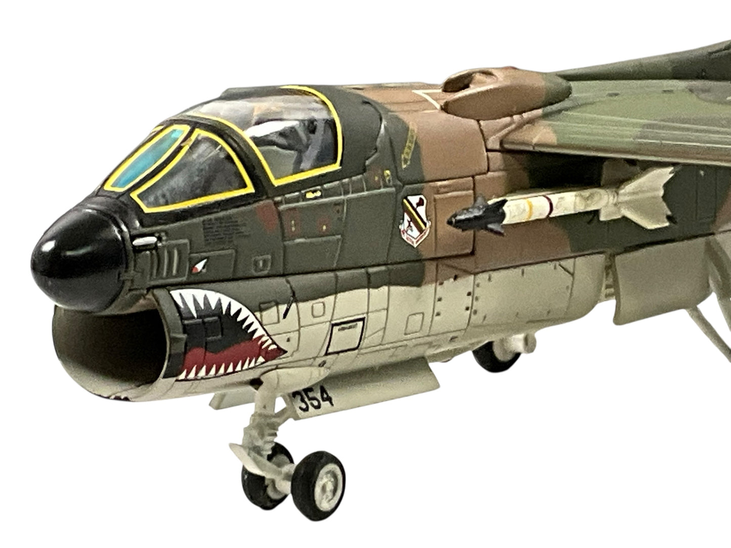 1/72 Century Wings (686250) Vought Corsair II A7D (MB71-0354) 1972 Korat R.T.A.F.B. Thailand 353rd TFS 354th TFW U.S.A.F. (Limited Edition of 1500)