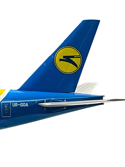 1/200 JC Wings (LH2AUI120) Boeing B777-200ER (UR-GOA) Ukraine International Airlines (Limited Edition) 2018 Release