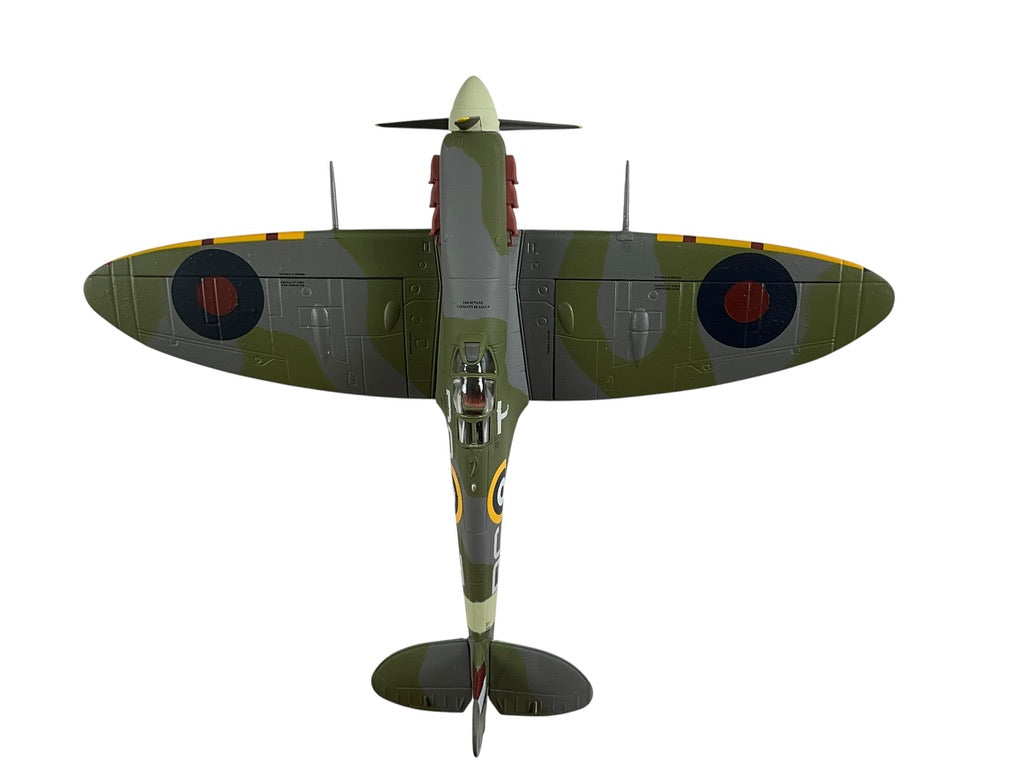 1/48 Armour/Franklin Mint (98160) Supermarine Spitfire MK.V (RS+T) flown by WWII Ace W/C R.S. Tuck 124 Sqdn R.A.F. (Limited Edition)