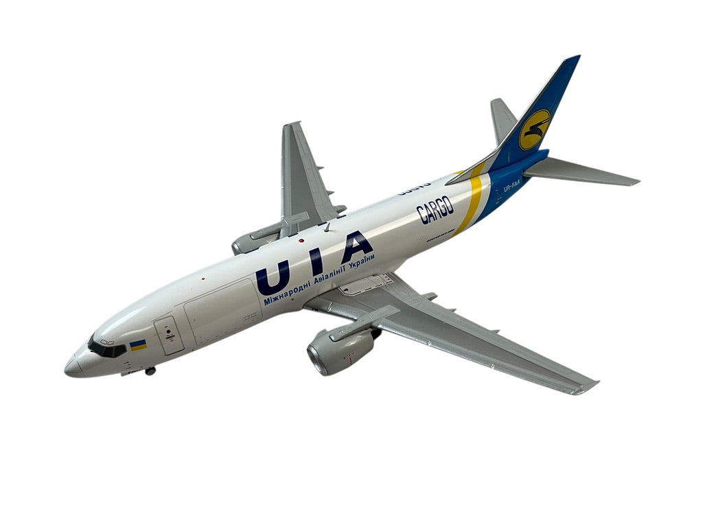 1/200 JC Wings (XX2692) B737-300F (UR-FAA) UIA "Cargo" - Ukraine International Airlines (Limited Edition)