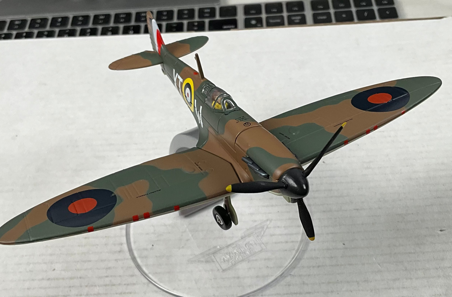 1/72 Corgi (49004) Supermarine Spitfire Mk.1 (R6835 / XT-W) flown by Flg.Off. Brian Carbury (N.Z. Ace 15+1/2 Kills) No.603 Sqdn. R.A.F. (Limited Edition) 2000 Release