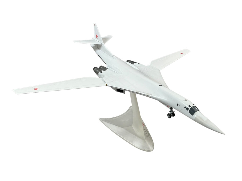1/200 Herpa (558758) Tupolev TU-160 Blackjack "White Swan" (Red 33) Pryluky AB, 184th Heavy Bomber Aerial Regiment (184 GvTBAP) Soviet Air Force (limited Edition)