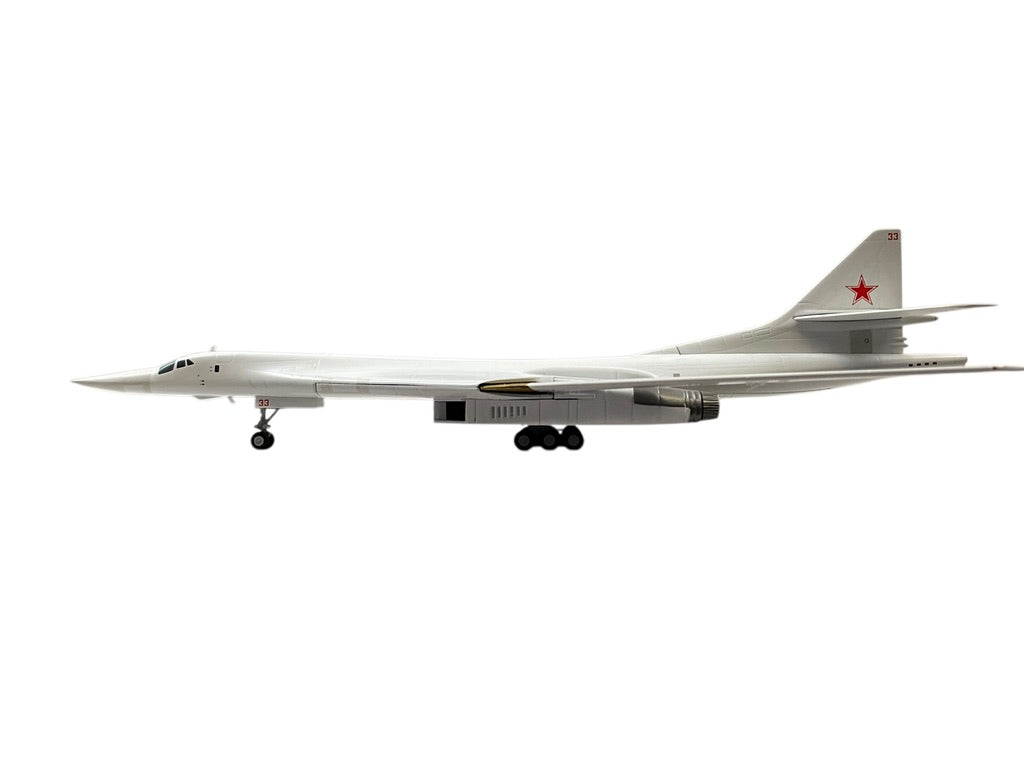 1/200 Herpa (558758) Tupolev TU-160 Blackjack "White Swan" (Red 33) Pryluky AB, 184th Heavy Bomber Aerial Regiment (184 GvTBAP) Soviet Air Force (limited Edition)