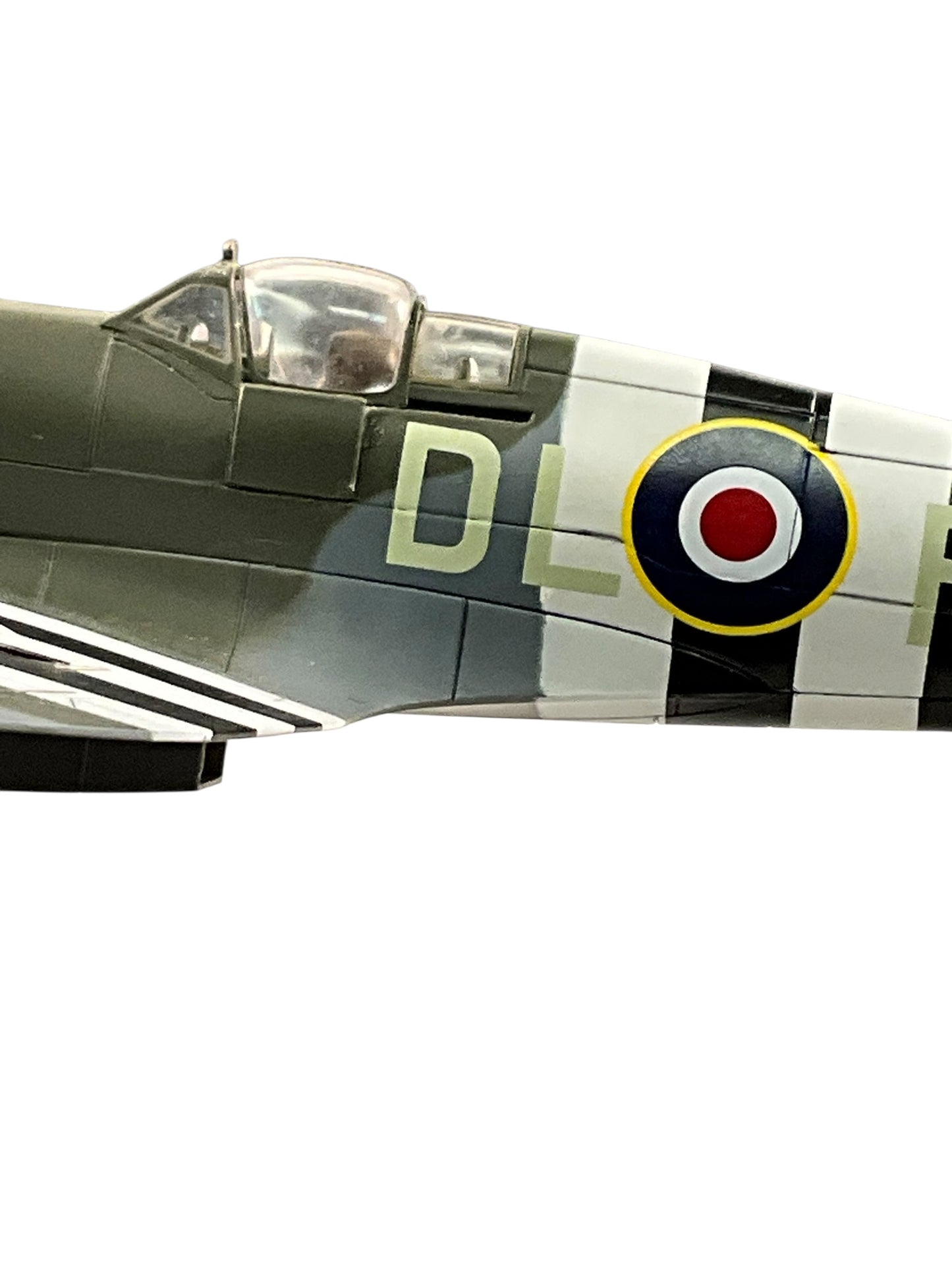 1/48 Hobbymaster (HA7103) Supermarine Spitfire Mk.XIV (RM656 / DL+F) flown by French pilot Jean Marie Maridor (4 kills & 11 V1's) 91 Sqdn R.A.F. Aug.3 1944 (Limited Edition of 1751)