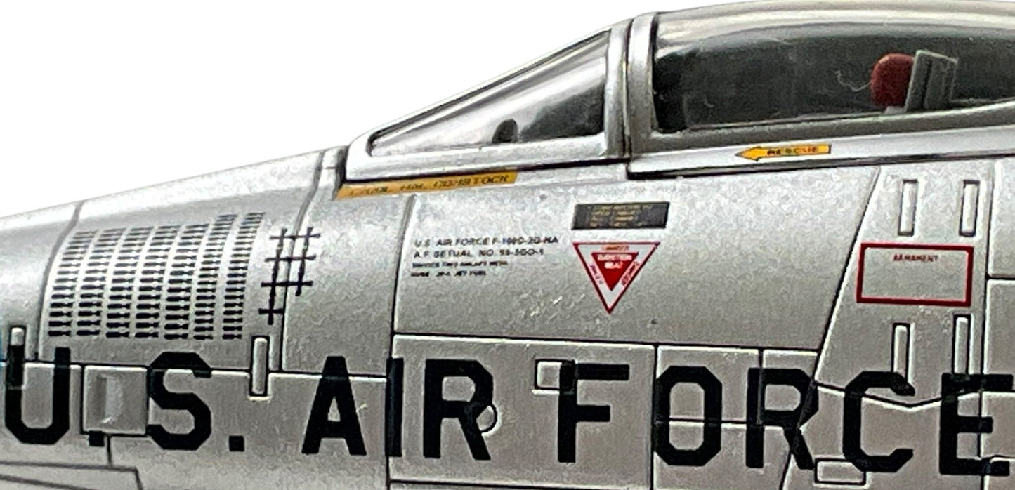 1/72 HobbyMaster (HA2101) North American F100D Super Sabre (053604) flown by Lt.Col. Harold E. Comstock July 1966 Bien Hoa AB, South Vietnam 481st TFS 27th TFW, U.S.A.F. (Limited Edition of 2500)